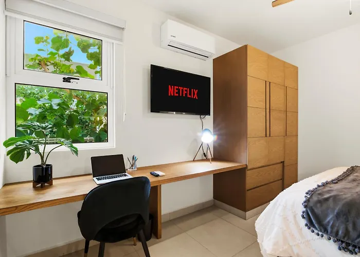 Pearl Access L 11 Pools L Club Onsite Apartment
